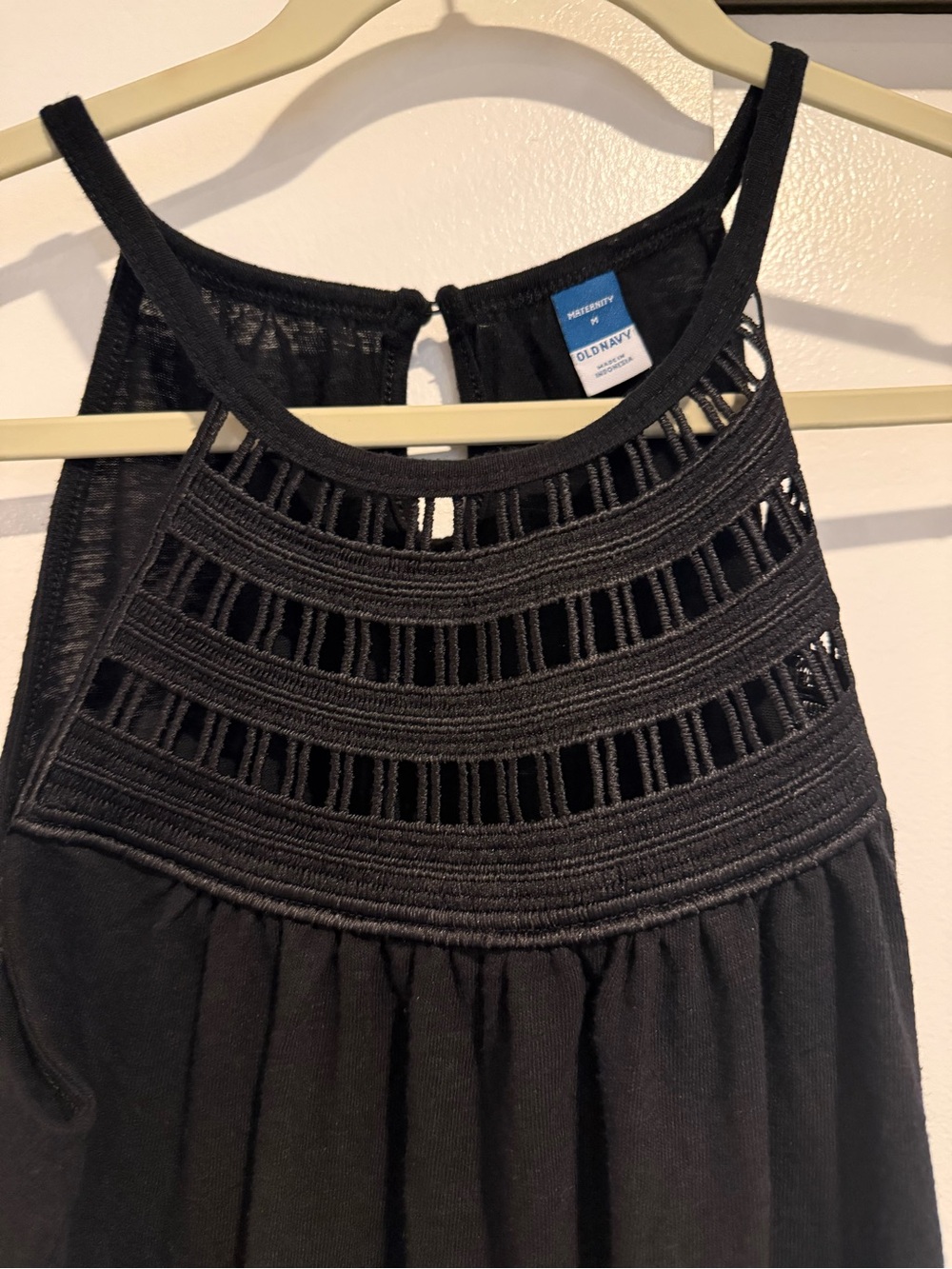 Old Navy Black Crochet Yoke Tank top size medium - Picture 3 of 7
